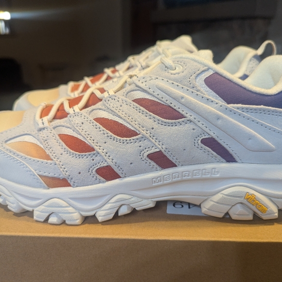 Merrell Men's White Size 11 Suede Trail Sneakers with Gradient Panels NIB